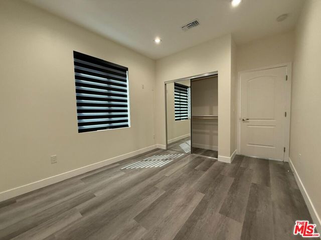 10229 1/2 N Jumilla Avenue, Chatsworth CA: https://media.crmls.org/mediaz/682fd687-c2c7-4c32-9adb-2e1e68a06e79.jpg