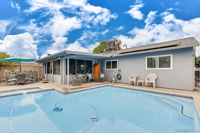 11518 205th St, Lakewood CA: https://media.crmls.org/mediaz/682fe0c0-6535-460a-8001-d016c657cbad.jpg