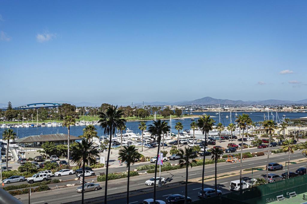 https://media.crmls.org/mediaz/682fecd1-5de1-4175-a80a-f1c158ab2e3b.jpg?preset=X-Large