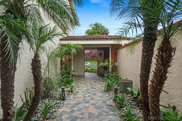 8206 Caminito Lacayo, La Jolla CA: https://media.crmls.org/mediaz/6830291c-9e60-4d15-af0d-b796d470663a.jpg