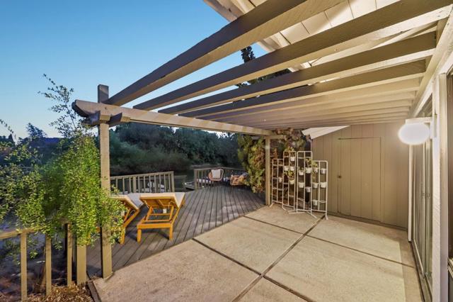 1 Spinnaker Place, Redwood City CA: https://media.crmls.org/mediaz/68310117-f14d-4631-a1f9-b6870c25cf30.jpg