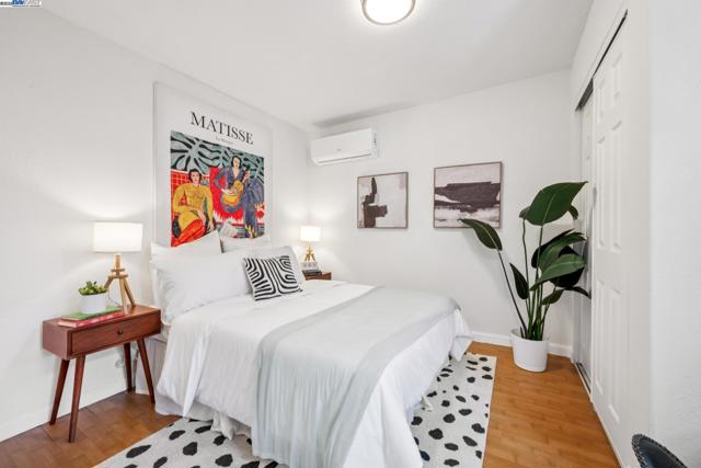 2449 26TH AVENUE, Oakland CA: https://media.crmls.org/mediaz/683159f7-fc6e-4da1-801e-73e285c5d823.jpg