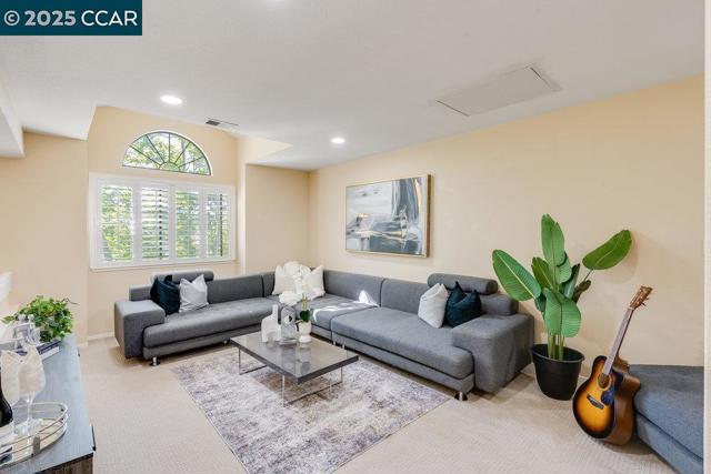 410 Beacon Ridge Lane, Walnut Creek CA: https://media.crmls.org/mediaz/68319e47-f2d1-49e3-848b-0b8149de3672.jpg