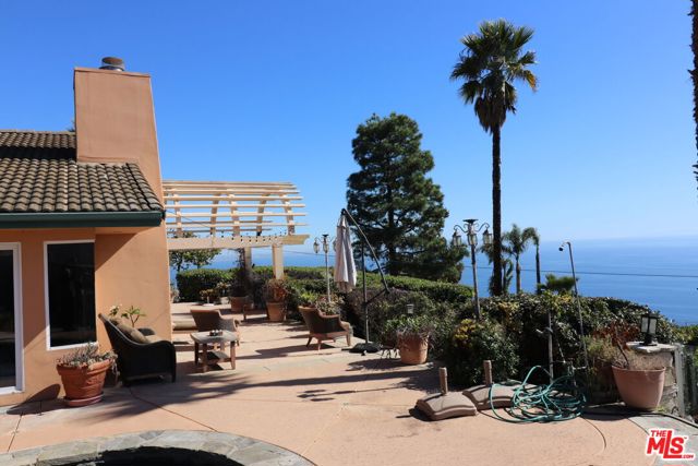 20776 Big Rock Drive, Malibu CA: https://media.crmls.org/mediaz/6831ca71-f928-4fcb-bb73-37d089dcd26f.jpg