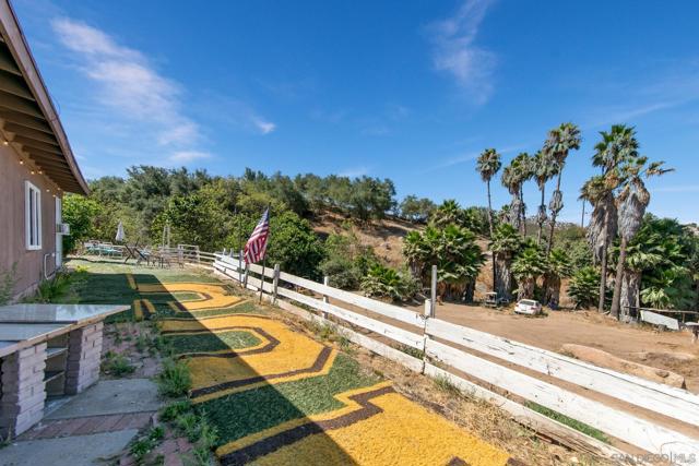 15950 Green Valley Heights Road, Ramona CA: https://media.crmls.org/mediaz/68327654-6958-4874-8aec-327d67384e11.jpg