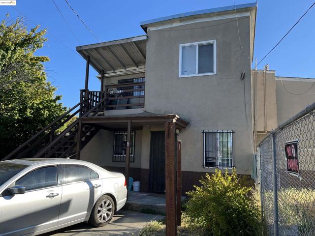 381 S 34Th St, Richmond CA: https://media.crmls.org/mediaz/68334412-f9d0-4e73-82d1-8d24cf522c99.jpg