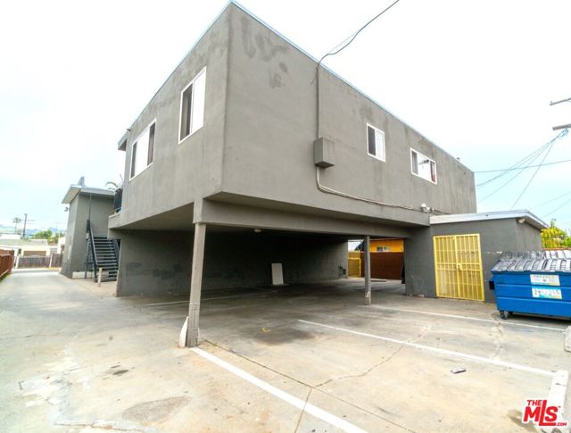 5511 Smiley Drive, Los Angeles CA: https://media.crmls.org/mediaz/68336b58-96f2-41a3-97bb-247afead0ab9.jpg