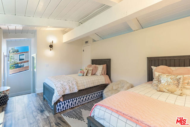 28374 Rey De Copas Lane, Malibu CA: https://media.crmls.org/mediaz/68339ef7-6461-4362-ba11-7c0c22b538f2.jpg