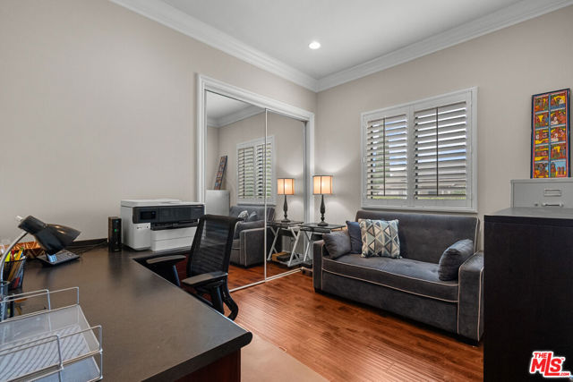 5767 Lasaine Avenue, Encino CA: https://media.crmls.org/mediaz/6833a297-41f5-4d07-9983-167bfac30dbc.jpg