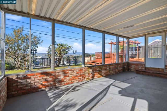 931 N Camino Alto Drive, Vallejo CA: https://media.crmls.org/mediaz/6833af60-f851-4f55-b949-1a2df28f561c.jpg