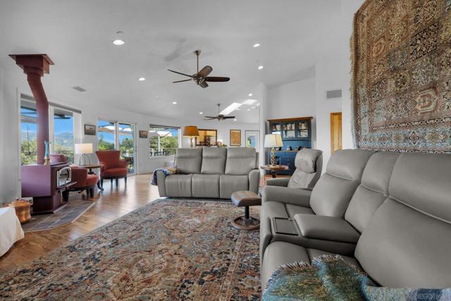 4667 Luneta View Rd, Julian CA: https://media.crmls.org/mediaz/68347dbf-8d2b-4460-a2bf-407332c170a8.jpg