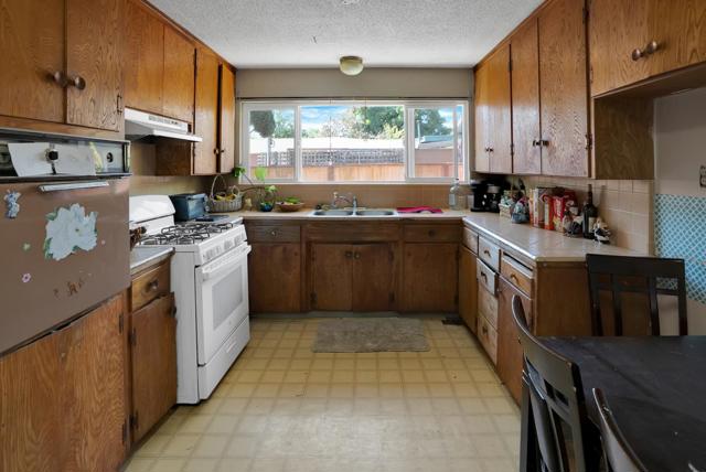 2030 Kinsley Street, Santa Cruz CA: https://media.crmls.org/mediaz/6834d3f7-951d-44b8-868e-6d34de42dff9.jpg