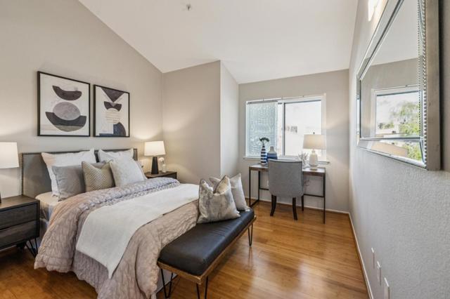 146 Albacore Lane, Foster City CA: https://media.crmls.org/mediaz/68358066-1d23-4f56-98f6-68119c0a6e2d.jpg