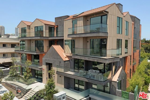 1618 Hilts Avenue, Los Angeles CA: https://media.crmls.org/mediaz/68359cab-29d3-4df7-8a4c-26db313c42ca.jpg