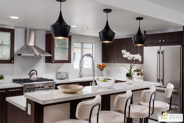 588 E San Lorenzo Road, Palm Springs CA: https://media.crmls.org/mediaz/6835cbb3-8cc4-4e08-8c5c-4d409163da4e.jpg