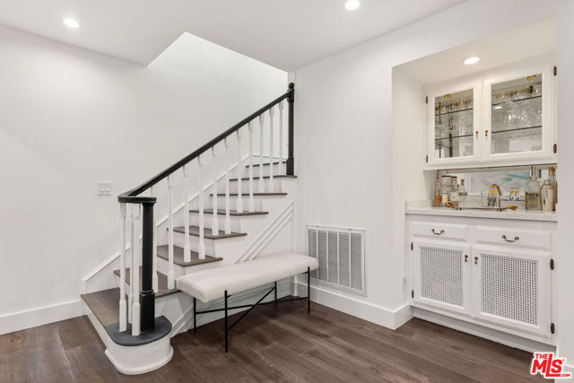 8247 Billowvista Drive, Playa del Rey CA: https://media.crmls.org/mediaz/6836548f-5194-4468-9932-68600a502668.jpg