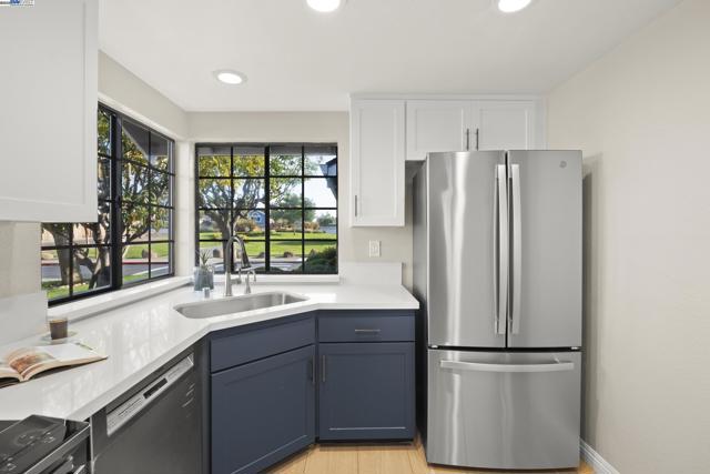 3525 Mcsherry Way, Alameda CA: https://media.crmls.org/mediaz/68367d0c-cd56-4ded-9fcb-53dfdded8379.jpg