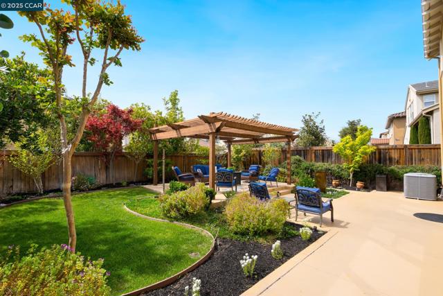 5617 Evolene St, Danville CA: https://media.crmls.org/mediaz/68369ea2-5572-4c09-81a8-157ca15e2d4c.jpg