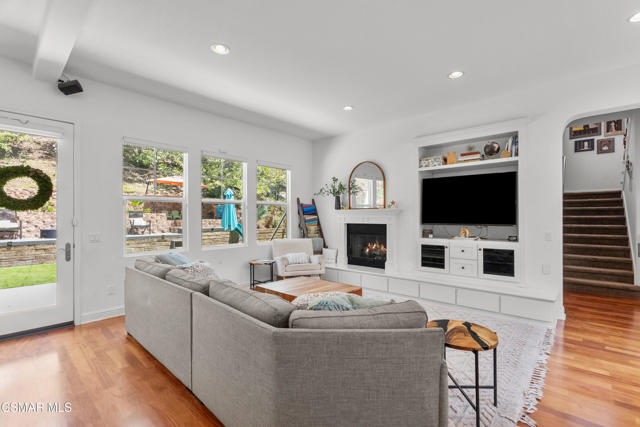 1729 Bluesage Court, Simi Valley CA: https://media.crmls.org/mediaz/6836b786-7a74-4615-8eb8-6039d905e090.jpg