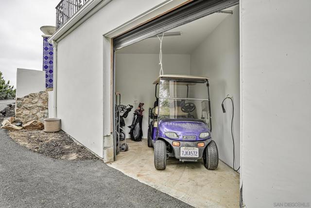7335 El Fuerte St, Carlsbad CA: https://media.crmls.org/mediaz/6836d362-f62b-4fd4-98c0-1a05c9e0f8e3.jpg