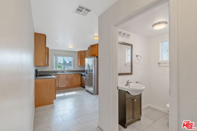 3319 Bagley Avenue, Los Angeles CA: https://media.crmls.org/mediaz/68370833-d9b4-4b94-9c45-247bf50892ee.jpg