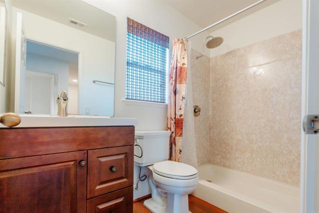 1715 Las Palmas Lane, Escondido CA: https://media.crmls.org/mediaz/68373d9f-23d1-425b-a3de-85441b2e87de.jpg