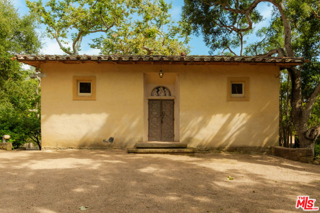 405 Toro Canyon Road, Carpinteria CA: https://media.crmls.org/mediaz/6837dfc2-4126-4e63-b461-1c8218cc3c39.jpg