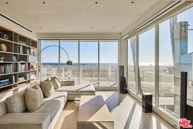 1267 Palisades Beach Road, Santa Monica CA: https://media.crmls.org/mediaz/683881b7-fb66-402e-bd64-633af644d5bd.jpg