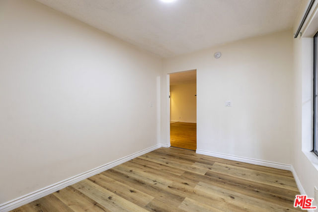 1033 6TH Street, Santa Monica CA: https://media.crmls.org/mediaz/6838975f-6f32-4926-8845-dcf93ab734e4.jpg