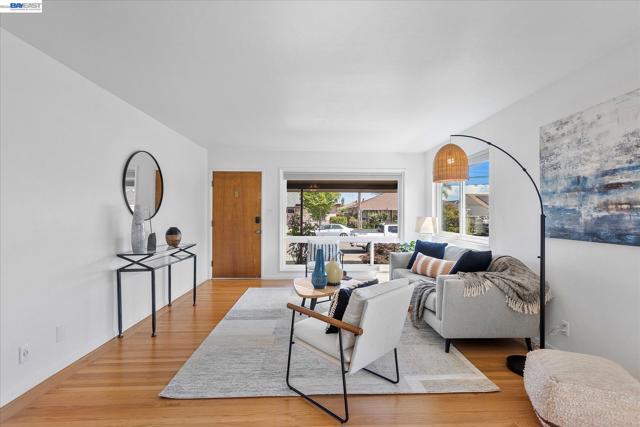 Image 8 of 46 For 831 Casanova Dr