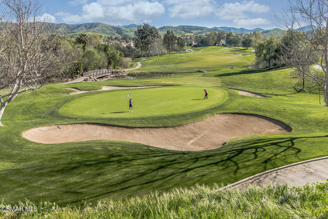 388 Country Club Drive, Simi Valley CA: https://media.crmls.org/mediaz/6838f049-2d38-4bab-b1ea-e6c73399e272.jpg