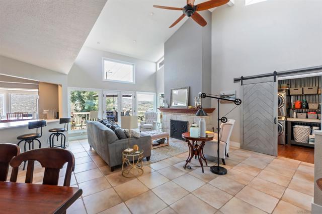 17924 Saint Andrews Dr, Poway CA: https://media.crmls.org/mediaz/6838feef-daca-4a97-9a41-671d8436ce65.jpg