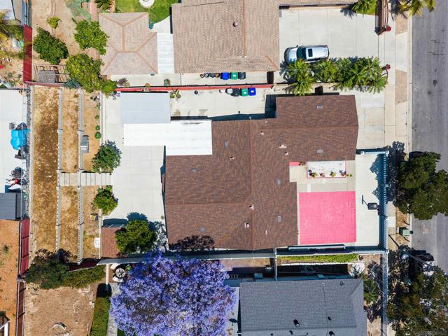 240 Ledgewood Ln, San Diego CA: https://media.crmls.org/mediaz/6839502a-ac41-4bde-9abf-fd2c7f32172e.jpg