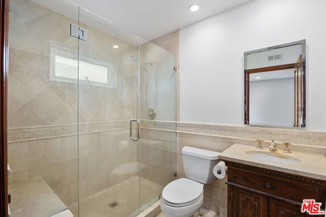 24464 Park Granada, Calabasas CA: https://media.crmls.org/mediaz/6839568a-ea0a-434d-9881-29d33eb100ee.jpg