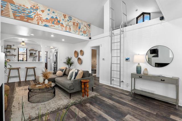 Detail Gallery Image 8 of 29 For 107 Clubhouse Ave, Venice,  CA 90291 - 2 Beds | 1 Baths