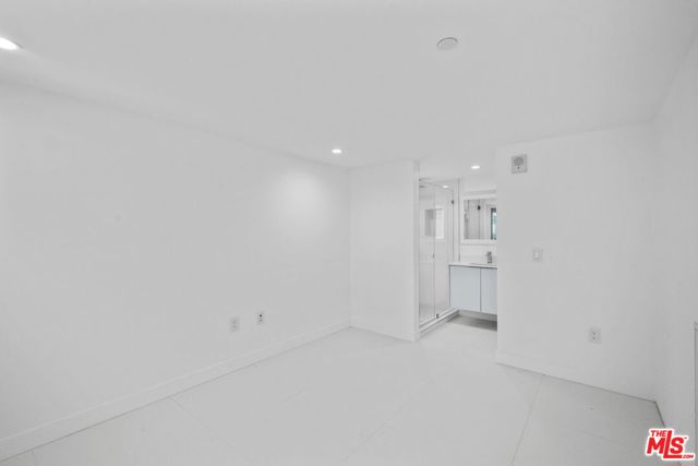 621 N Kings Road, West Hollywood CA: https://media.crmls.org/mediaz/68398bc9-b91f-4996-865e-f1afb6db3df1.jpg