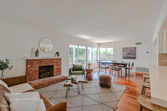 3872 Aztec Court, Simi Valley CA: https://media.crmls.org/mediaz/6839a75f-6d3b-466c-8761-884bc9ada7d0.jpg
