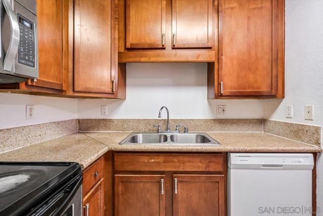 Image 9 of 30 For 1350 Escondido Blvd  37