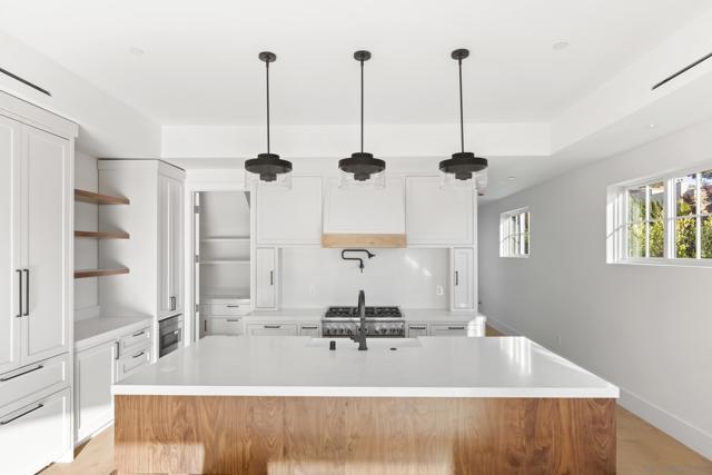 Details for 7214 Fay Ave, La Jolla, CA 92037