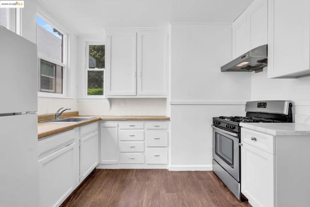 2340 Virginia St, Berkeley CA: https://media.crmls.org/mediaz/683a982e-2b9d-4dfc-99fe-6f7992b9463d.jpg