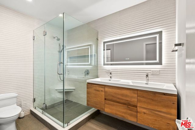 4771 La Villa Marina, Marina del Rey CA: https://media.crmls.org/mediaz/683b1144-142b-49b2-9440-66d0767f5ee5.jpg