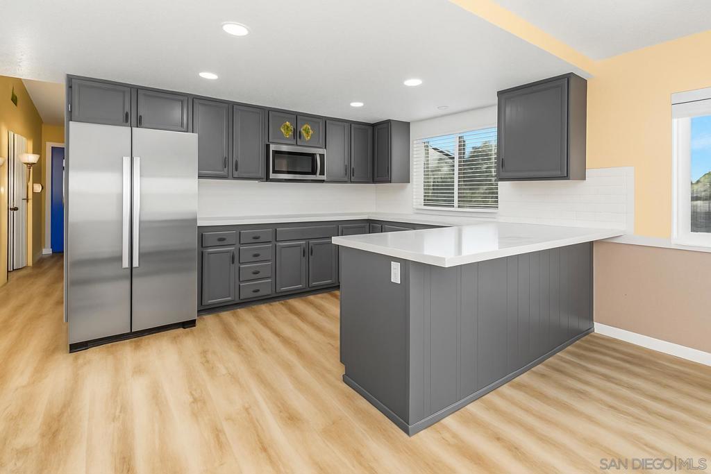 MLS #250032958SD img 2