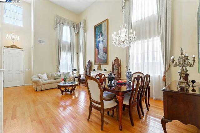 250 BRIDGEWATER RD, Hayward CA: https://media.crmls.org/mediaz/683c4bc4-249a-4134-9ac5-876f11fc273b.jpg
