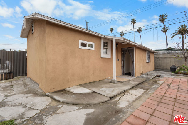 3941 2nd Avenue, Los Angeles CA: https://media.crmls.org/mediaz/683c66c0-b8fc-4408-a925-775370f047cf.jpg