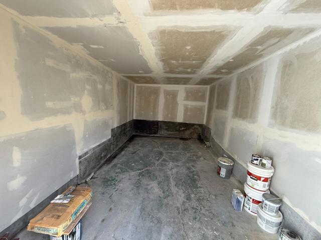 3050 22nd Avenue, Oakland CA: https://media.crmls.org/mediaz/683c89e6-08dd-41d9-9989-e97a5793a892.jpg