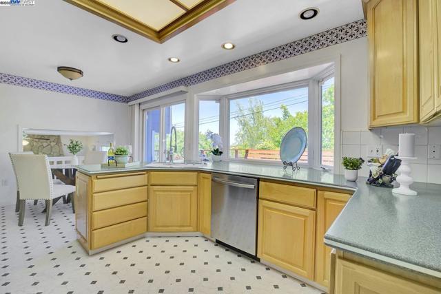 1487 De Palma Dr, San Jose CA: https://media.crmls.org/mediaz/683e37d0-e209-4666-9c6e-1dd57d48d098.jpg
