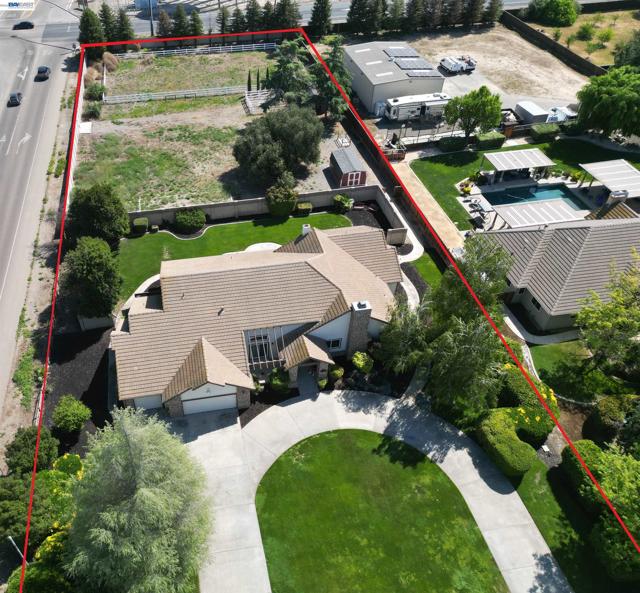 27000 S Hillview St, Tracy CA: https://media.crmls.org/mediaz/683eb766-6930-4029-bea0-217644ddd9b1.jpg