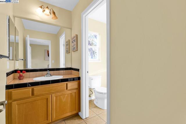 436 Wood Glen Dr, Richmond CA: https://media.crmls.org/mediaz/683ebae6-d437-4ce3-8927-0be8d5cfc25b.jpg