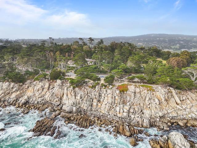 4071 Los Altos Drive, Pebble Beach CA: https://media.crmls.org/mediaz/683eef06-4951-4ad8-a4bd-1015561d8b0f.jpg