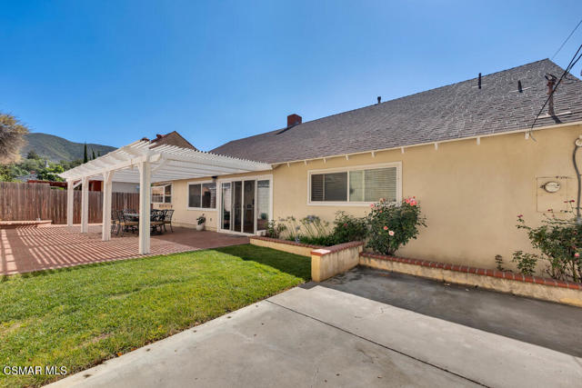 30 S Ellis Place, Newbury Park CA: https://media.crmls.org/mediaz/683f225c-f1c5-4d3b-8e93-c293d233ab03.jpg